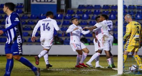 فعلها كاسانوفا.. 10 لاعبين "درجة ثالثة" يقصون ريال مدريد من كأس إسبانيا